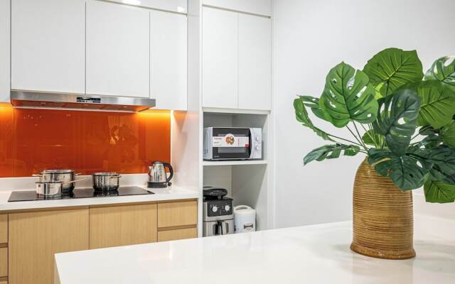 Luxury Sunwah Apartment near Landmark 81 - City View