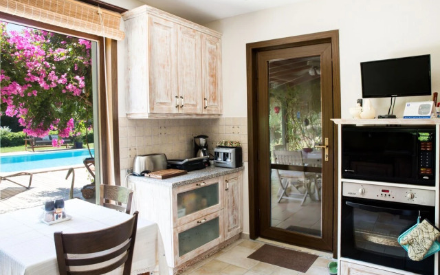 Important Group Villa Costa
