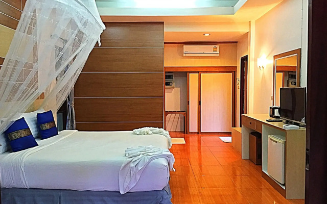 Tonsai Bay Resort