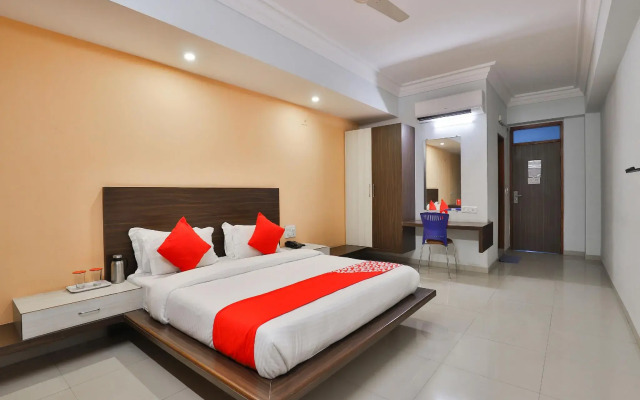 Capital O 16350 Infocity Club And Resort