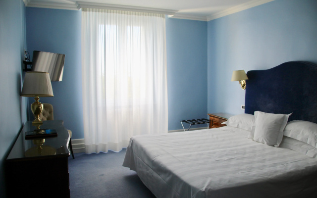 Hotel Riviera & Maximilians