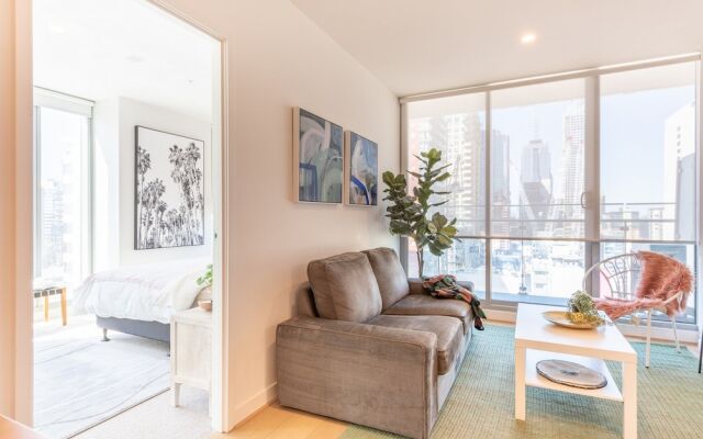 Stylish city views CBD 2 bed 2 bath