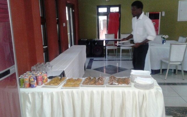 Gumare Executive Lodge