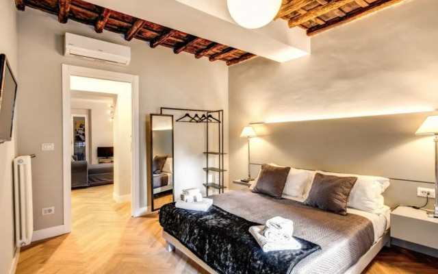 Trevi Fountain Superior 3 bdr apartment