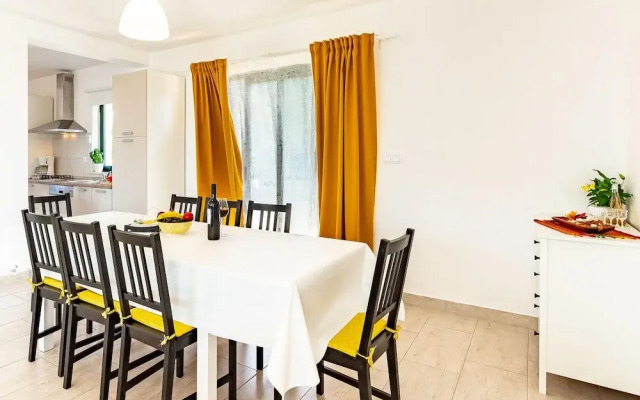 Amazing Home in Kneze With Wifi and 4 Bedrooms