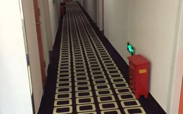 Pod Inn (Shanghai Ruijin Hospital Dapuqiao Metro Station)