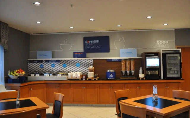 Holiday Inn Express Hotel & Suites Calgary S-Macleod Trail S by IHG