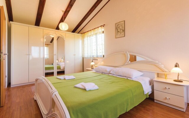Nice Home in Liznjan With Wifi and 6 Bedrooms
