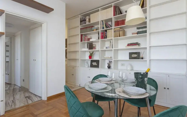 Skyline view Biancamano 1 bdr with balcony by Rentopolis