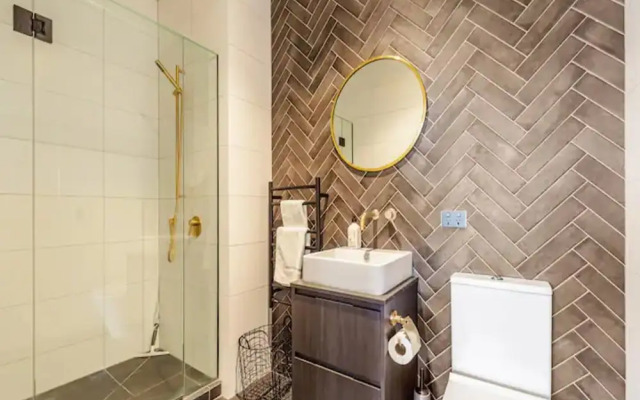 Modern Living In Prime Location!