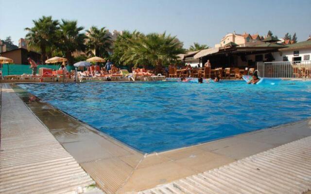 Club Dena Apartments