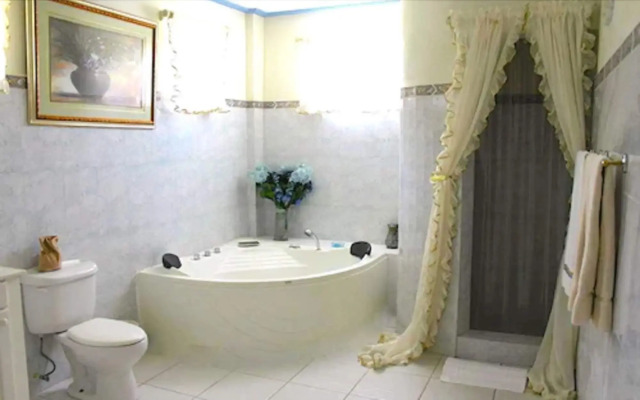 Beachcombers Hotel