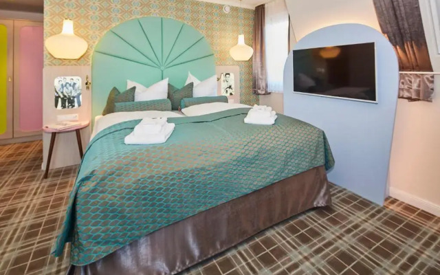 Bernstein Hotel "50`s Seaside Motel"