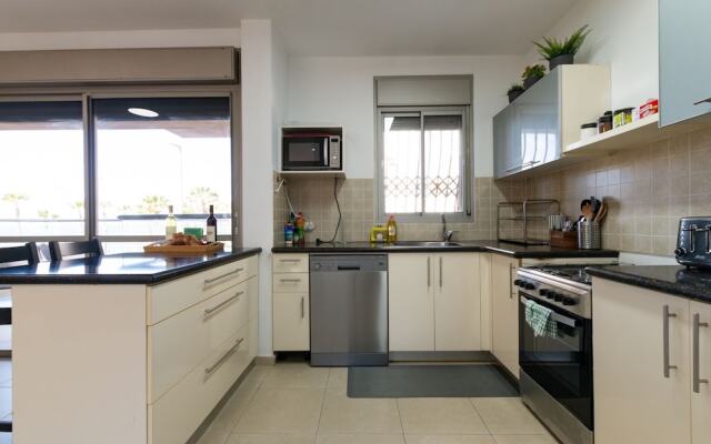 Stylish & Cozy Seaview Vacation APT