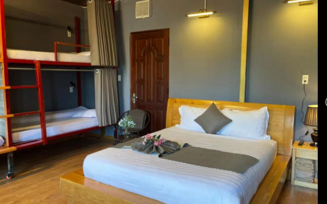 Redhouse Backpacker Hostel