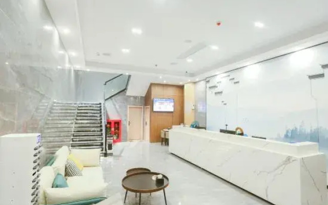 Pova Holiday INN (Changgang Road)