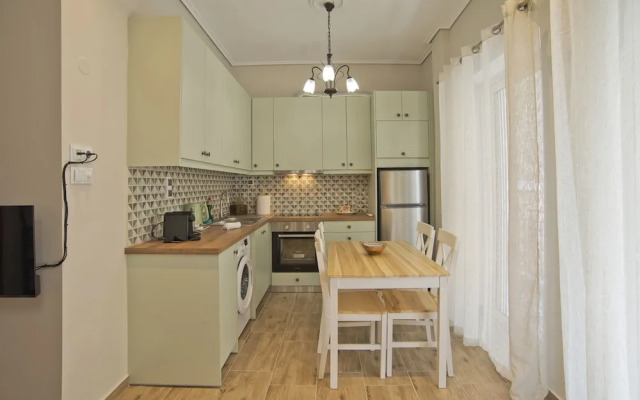 Ellie s Home in Moschato