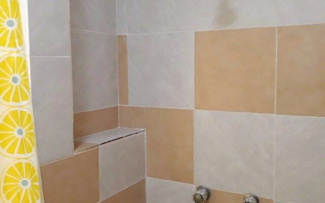 Room With Private Bathroom, Air Conditioning, Wi-fi Downtown Cancun