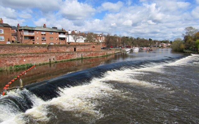 Unique Chester Racecourse Apartment