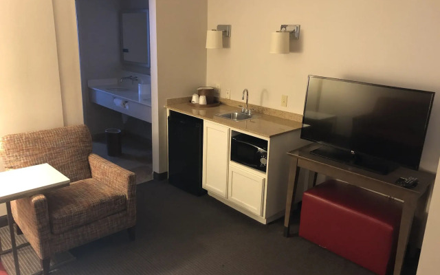 Hampton Inn & Suites Milwaukee Downtown