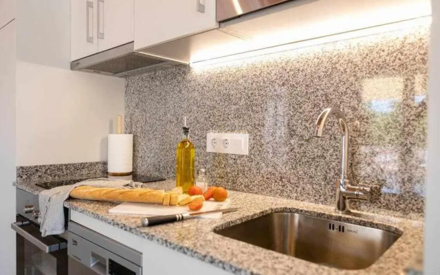 Newly renovated room w Pool y BikeParking