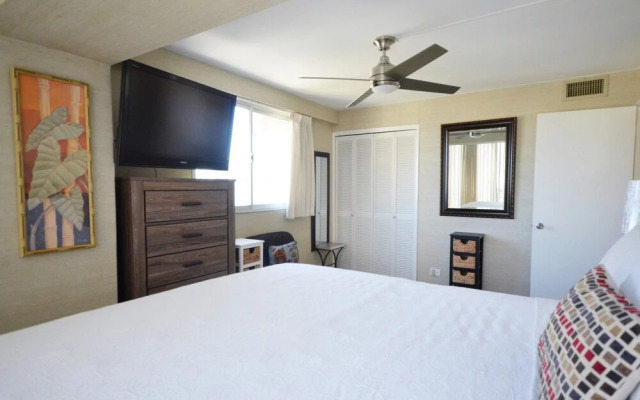 Waikiki Park Heights #1801 by RedAwning