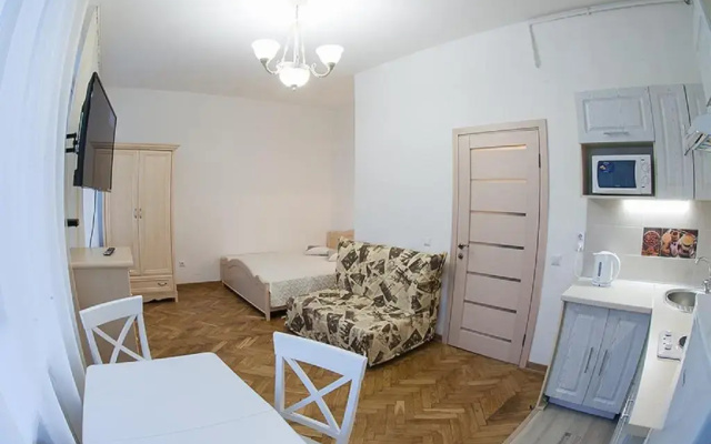 Apartment on Doroshenka 12