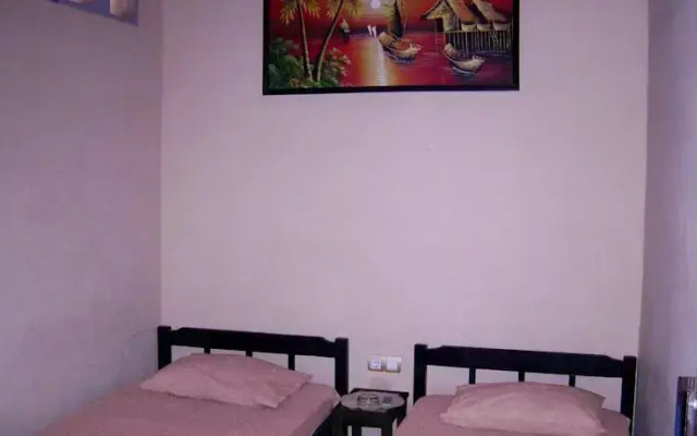 DR Sutomo 44 Homestay