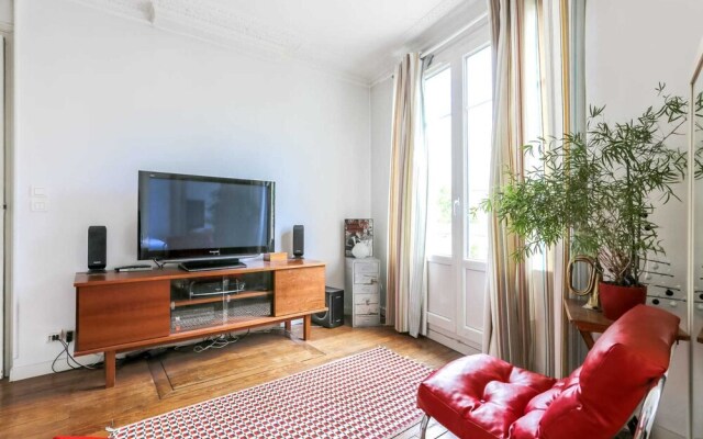 Spacious & Bright Apartment for 2 in Faidherbe/nation