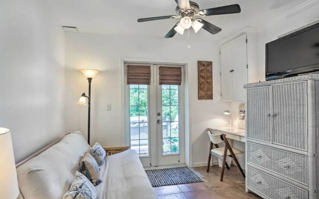 Vibrant Stuart Getaway w/ Private Hot Tub!