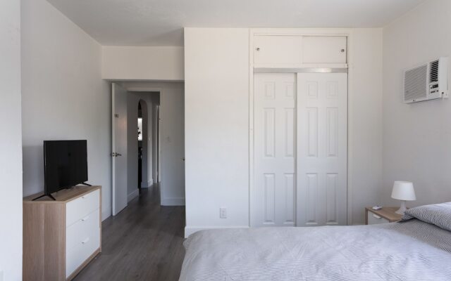 Cozy and Modern 2B-2B Home