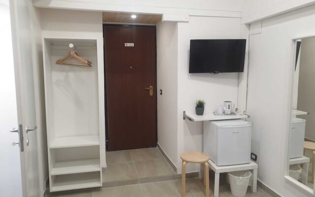 Re Carlo Rooms