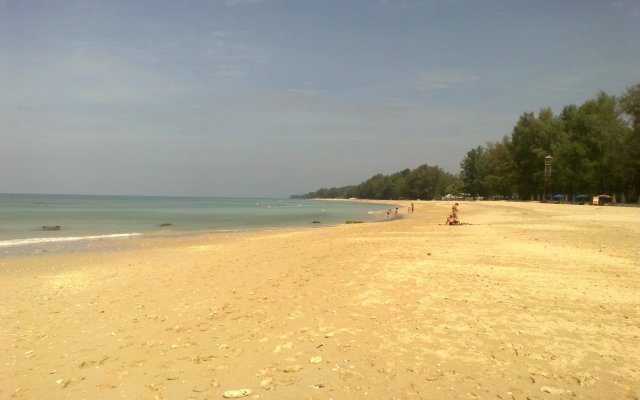 Good Days Lanta Beach Resort