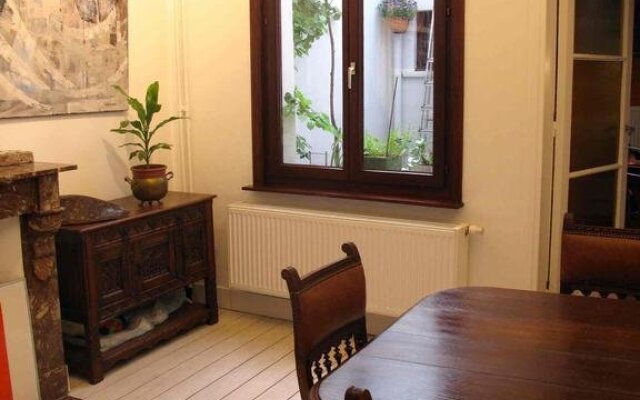 Corner Art Studio