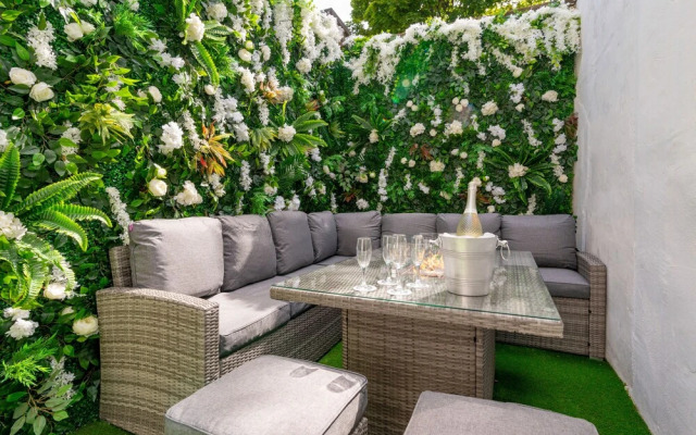 Luxury Georgian City Retreat - Hot Tub - Patio