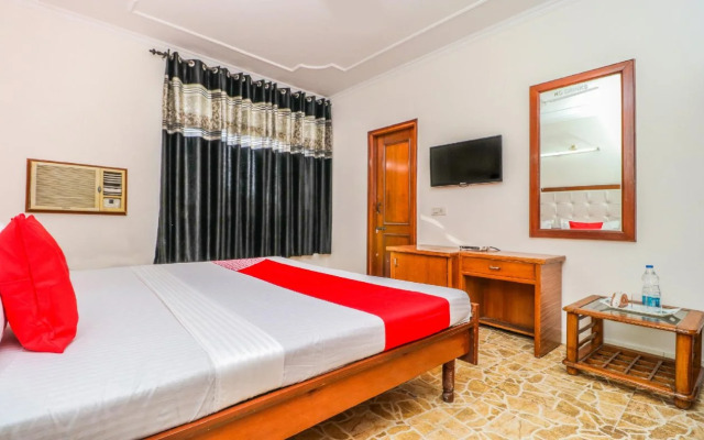 Preet Lodge Mohali by OYO Rooms