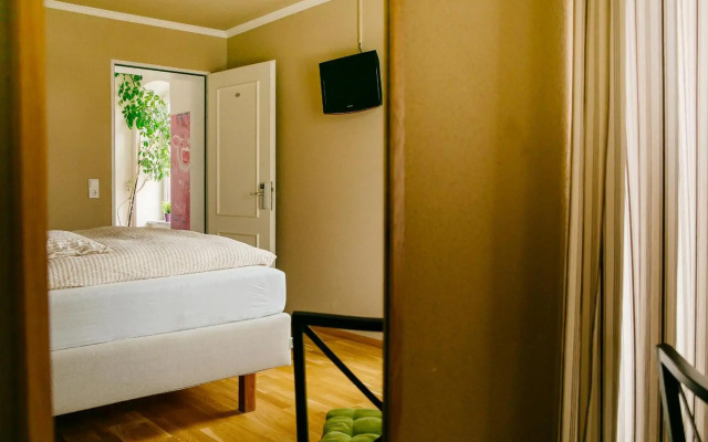 Landhotel Airport Inn