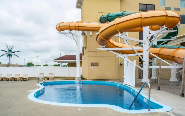 Quality Inn & Suites Palm Island Indoor Waterpark