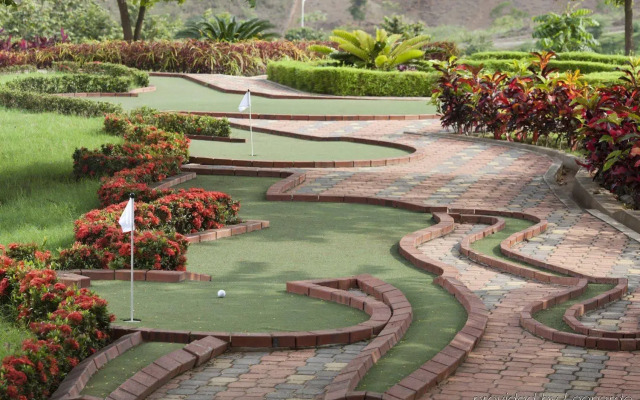 Hillary Nature Resort Spa