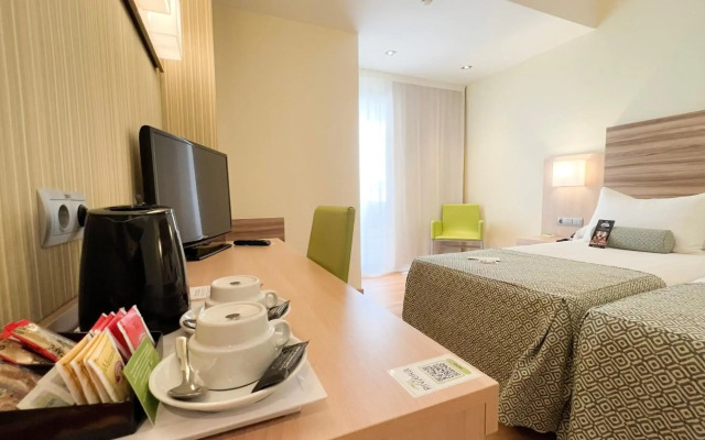 Riviera Beachotel - Recommended for Adults