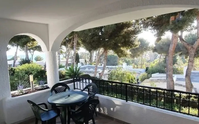 Modern Studio Apartment, Sea and Garden Views