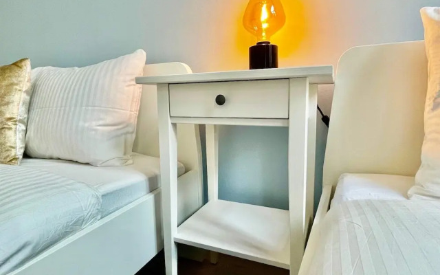 Luxury 2BR 2BA Near Fashion District by Oneluxstay