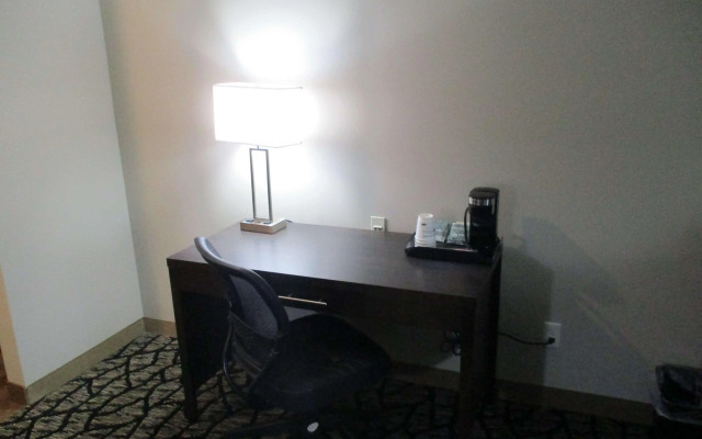 Best Western Plus Lakeview Hotel
