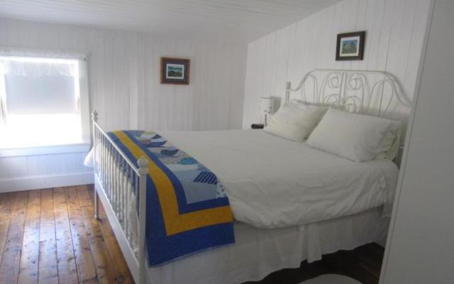 The Old Salt Box Co. - Aunt Glady's