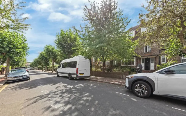Amazing 3-bed Flat in Golders Green Near Station