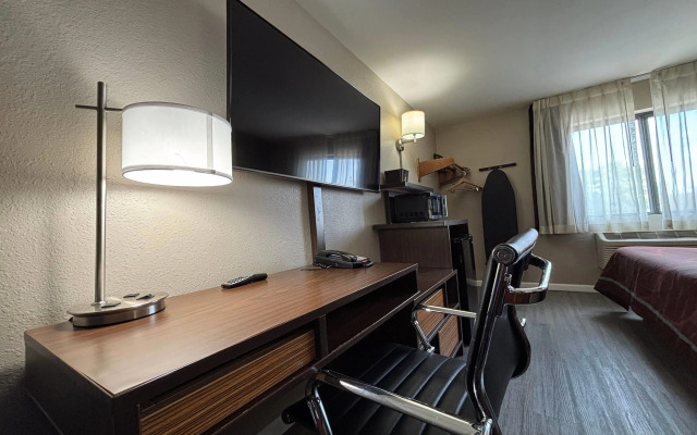 Super 8 by Wyndham Alton