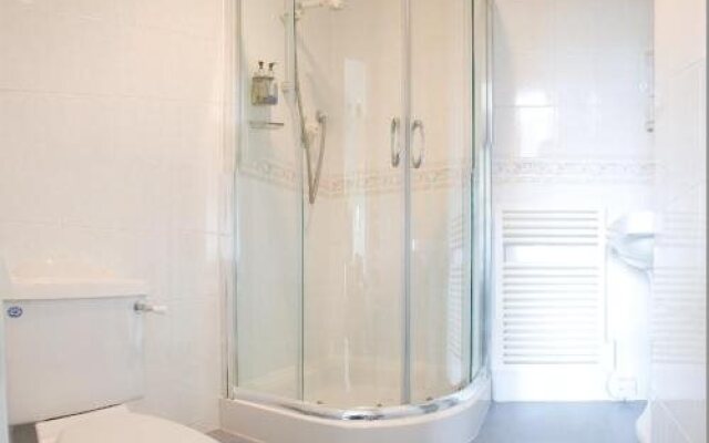 Kinburn Guest House