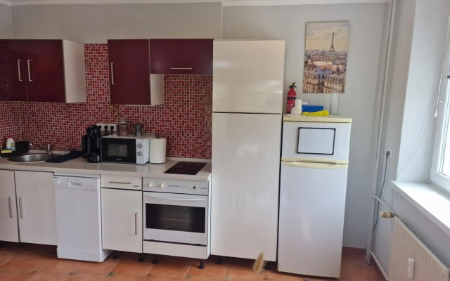 Lovely condo with free parking