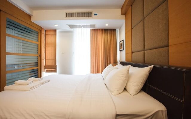 3C - 2 Bedroom Downtown Apartment With Shared Pool