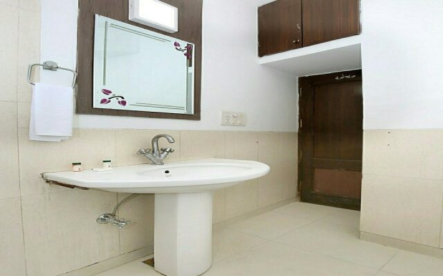 OYO 1496 Hotel Sky 5